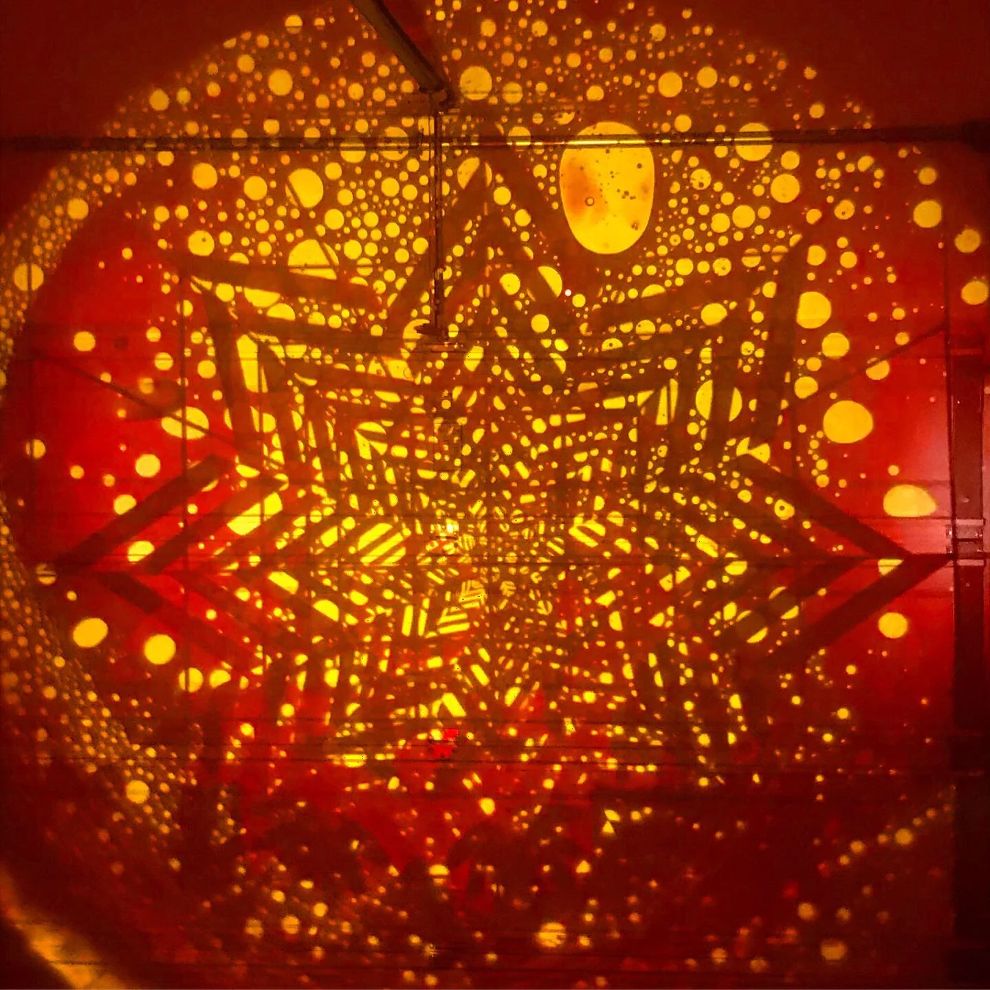 SQUISHPLATE RED YELLOW PSYCHEDELICPATTERN