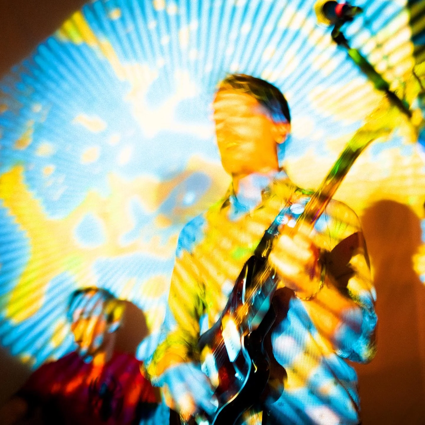 MOIREPATTERN SQUISHPLATE BLUE YELLOW