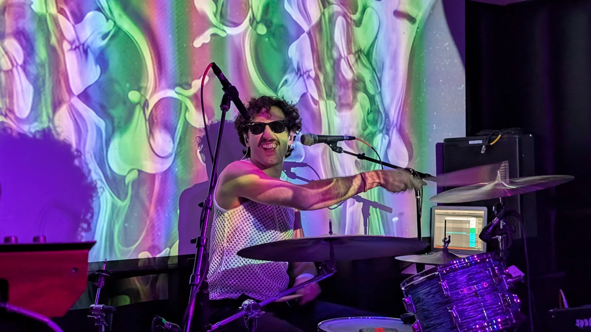 SODABAR DUMBOGETSMAD DROPTANK