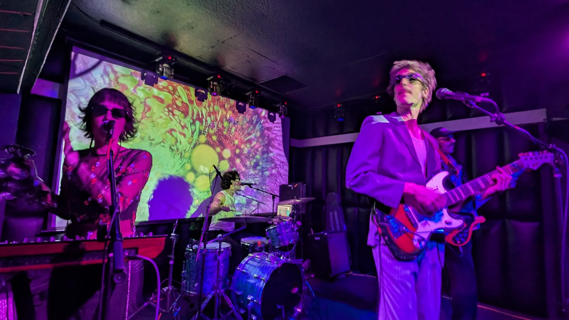 SODABAR DUMBOGETSMAD SQUISHPLATE