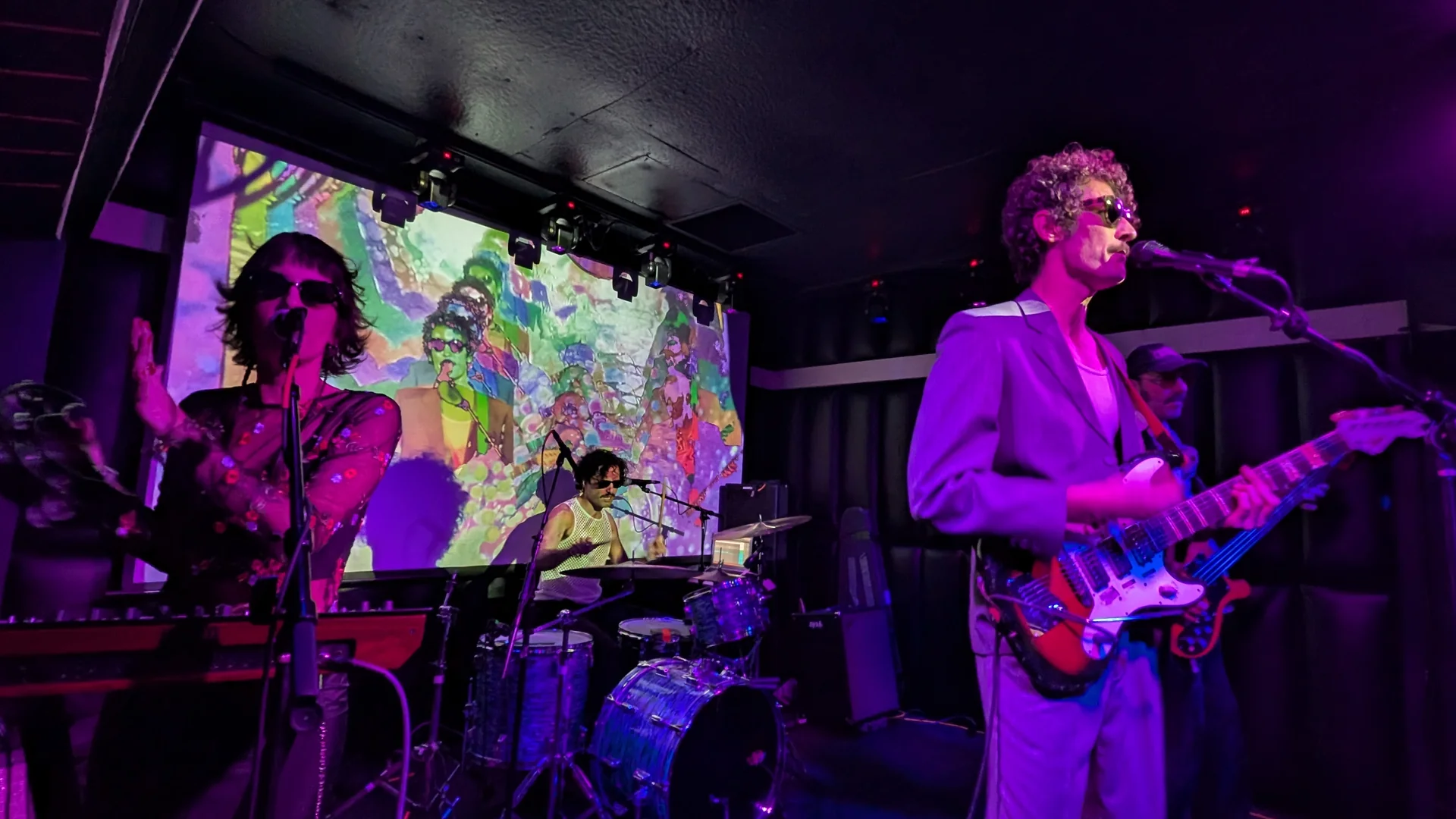 SODABAR DUMBOGETSMAD VIDEOFEEDBACK STAGEFEEDBACK