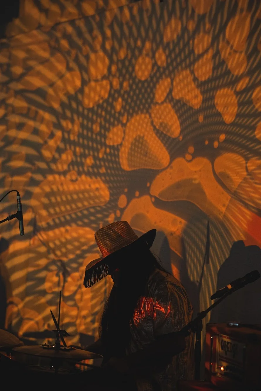 SQUISHPLATE ORANGE NIKEHQ BENEFITSHOW