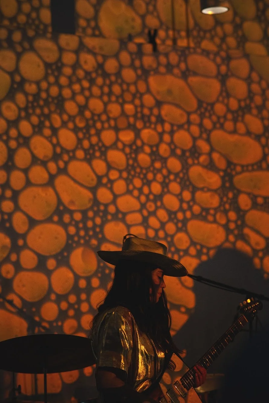 SQUISHPLATE ORANGE NIKEHQ SAVILA