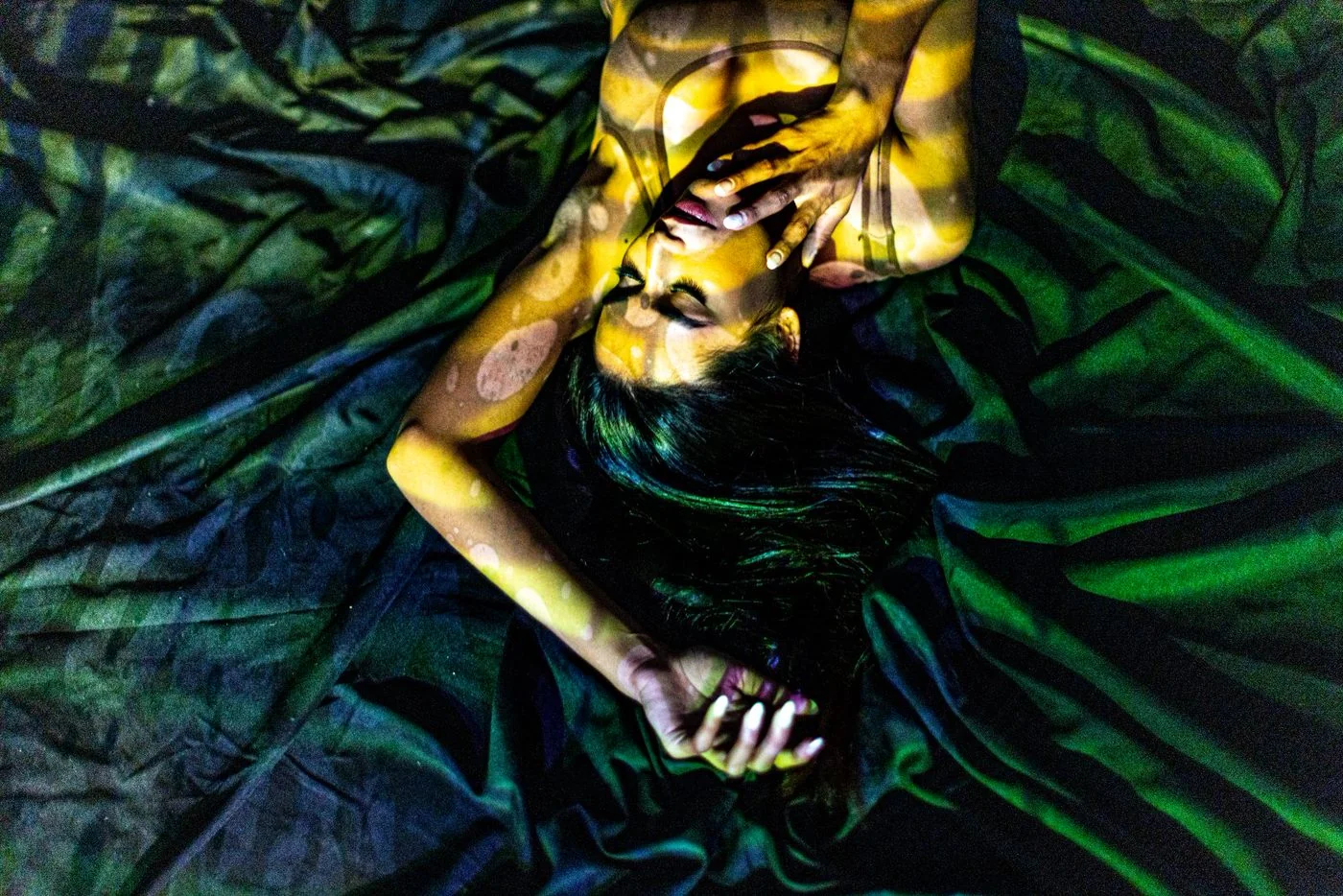 YELLLOW BLACKVELVET SQUISHPLATE